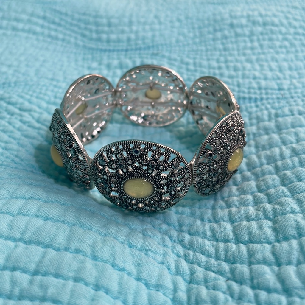 Trifari Marcasite And Faux Mother Of Pearl Stretch Bracelet 16$